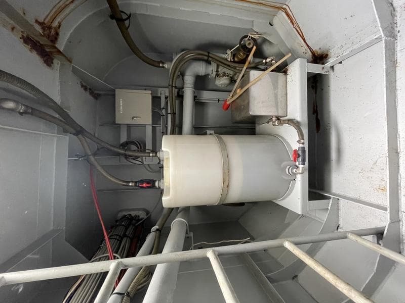 17 GT Work Boat (1997) - Image 8