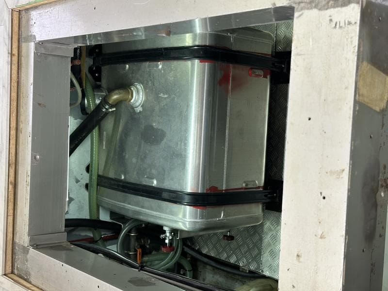 19 GT Work Boat (1991) - Image 21