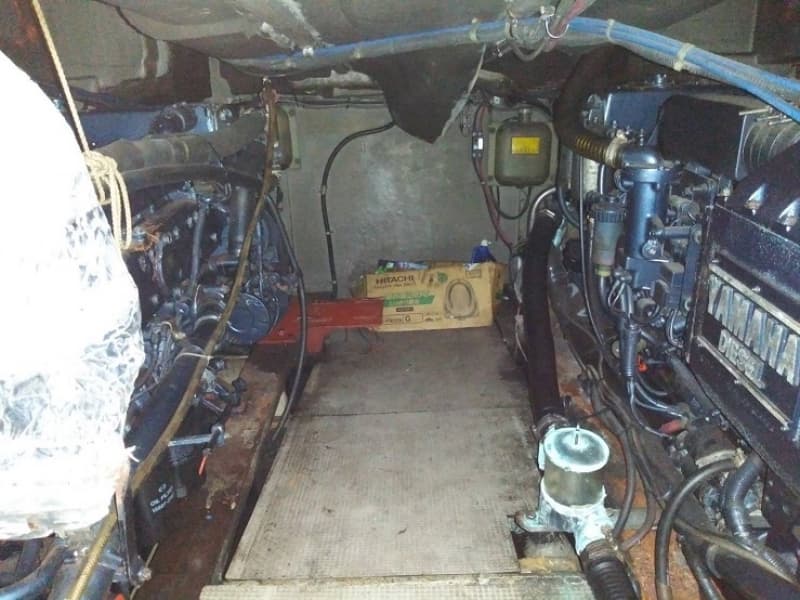 530.4m Vessel (1999) - Image 27